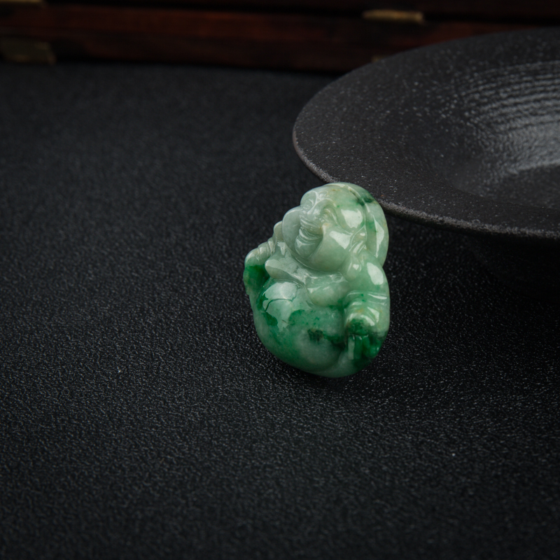 豆种飘翠翡翠吊坠-红掌柜