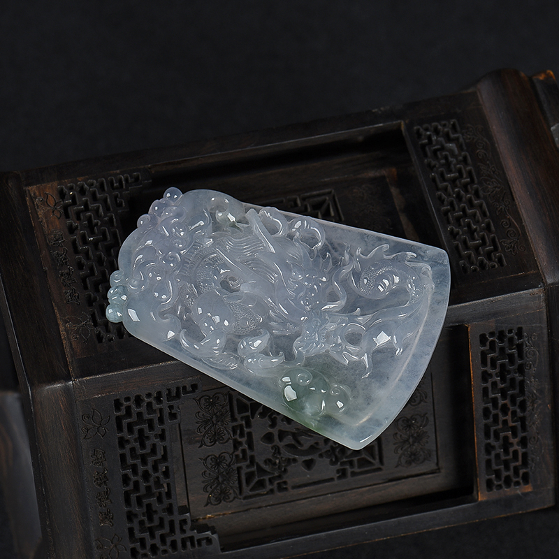 天然飘花翡翠辰龙吊坠-红掌柜