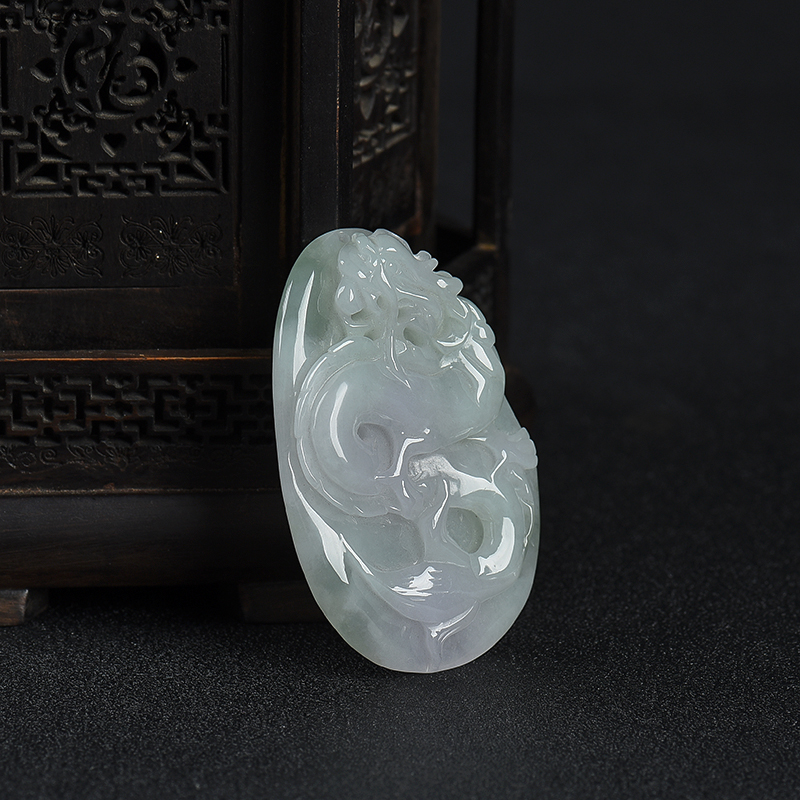 灰绿翡翠辰龙吊坠-红掌柜 