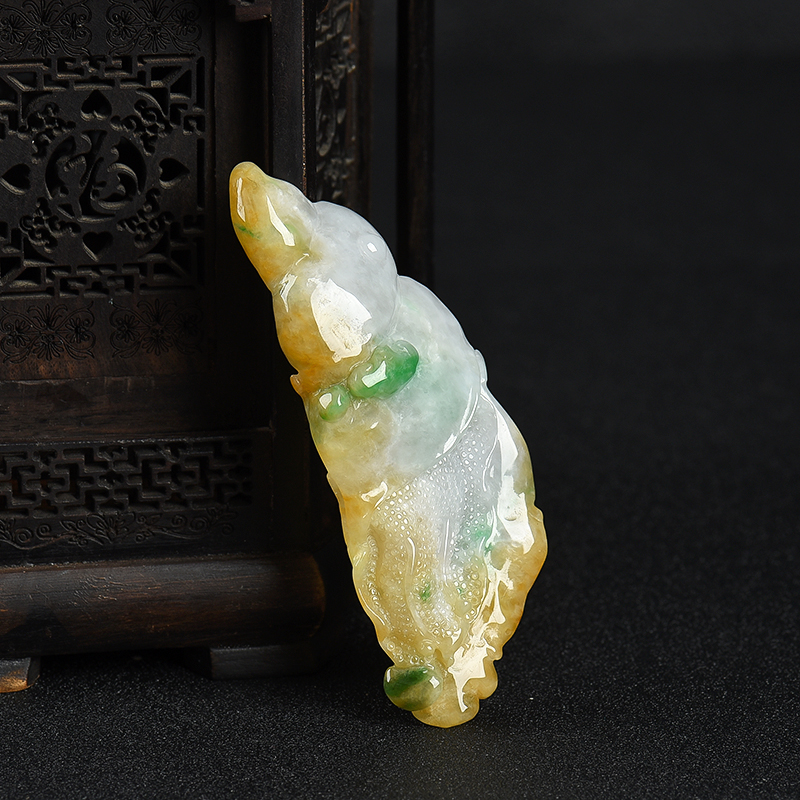 天然豆种俏色翡翠海阔天空吊坠-红掌柜