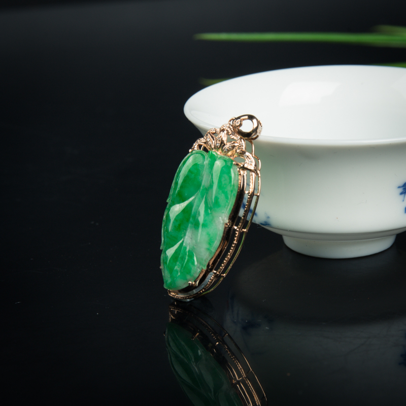 飘翠翡翠金枝玉叶吊坠-红掌柜