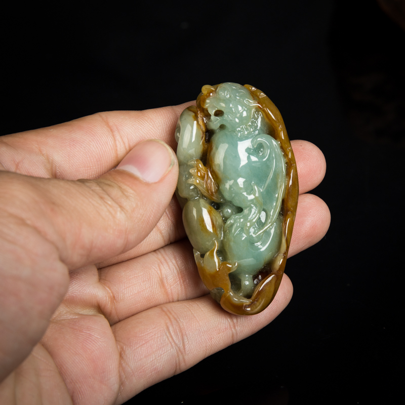 缅甸天然糯种俏色翡翠吊坠-红掌柜