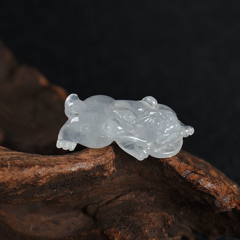 白色翡翠貔貅吊坠-红掌柜