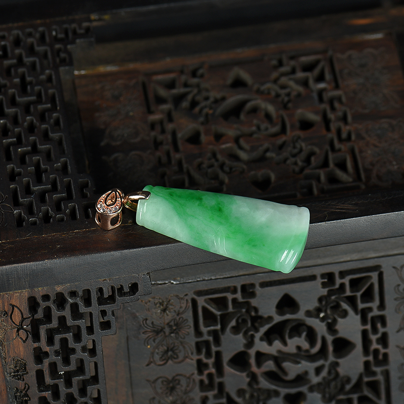 翡翠竹节吊坠-红掌柜