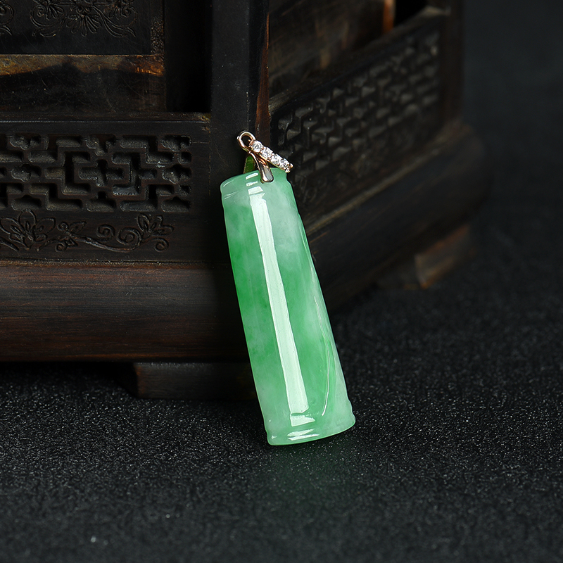 豆种飘翠翡翠竹节吊坠-红掌柜