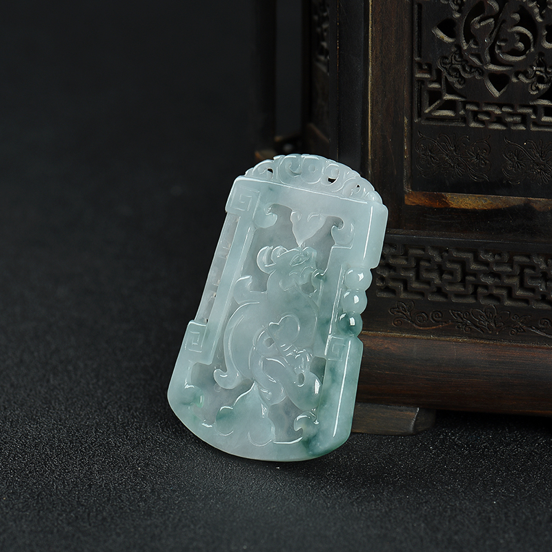 糯种翡翠瑞兽吊坠-红掌柜