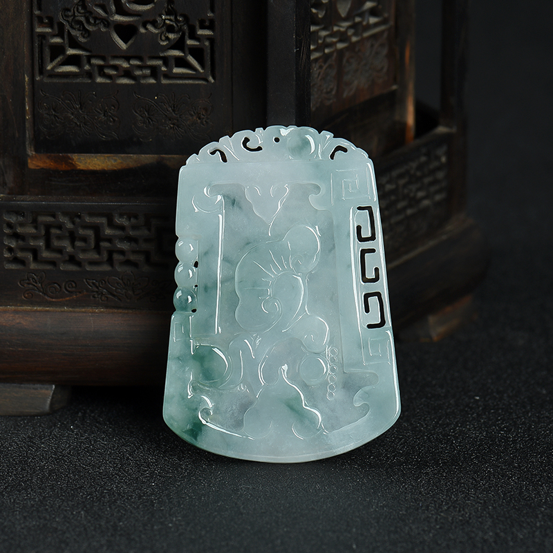 翡翠瑞兽吊坠-红掌柜