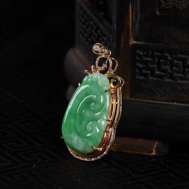 豆绿翡翠如意吊坠-红掌柜