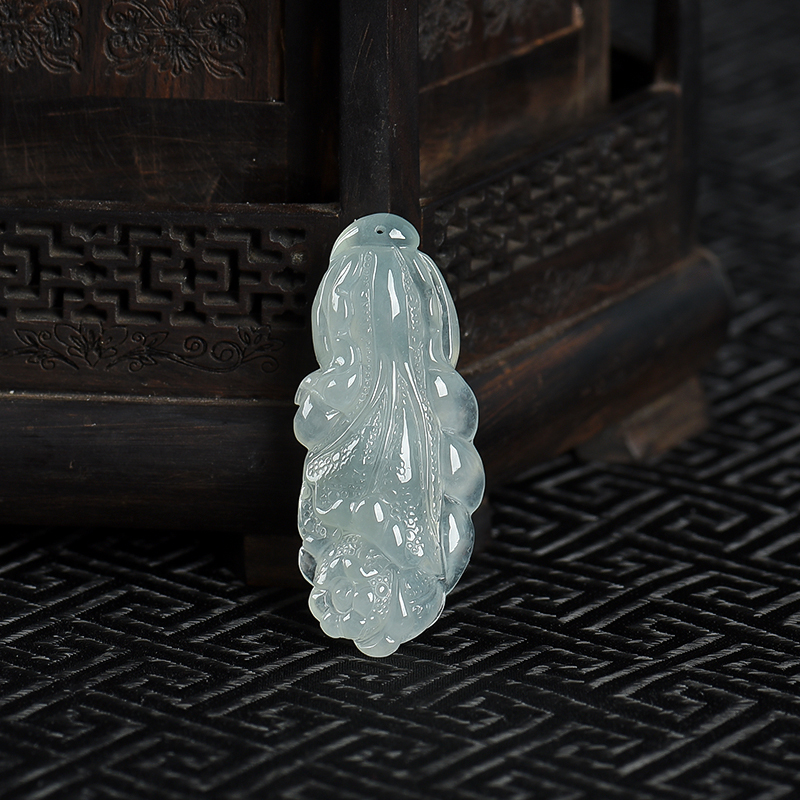 糯冰种浅绿翡翠百财吊坠-红掌柜