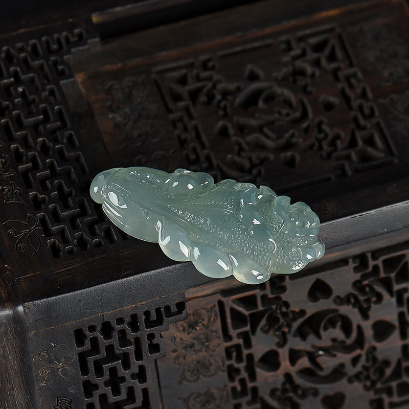 天然翡翠百财吊坠-红掌柜