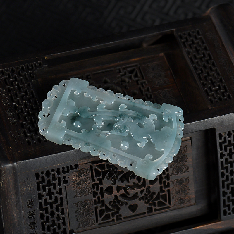 天然翡翠辰龙吊坠-红掌柜