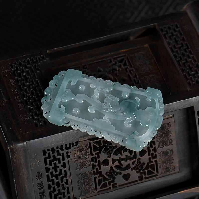 天然翡翠辰龙吊坠-红掌柜