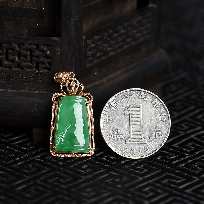 豆种豆绿翡翠吊坠-红掌柜
