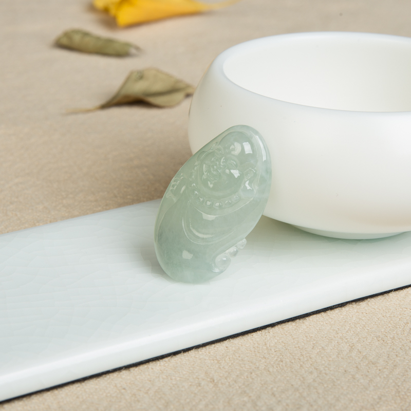 糯冰种浅绿翡翠吊坠-红掌柜