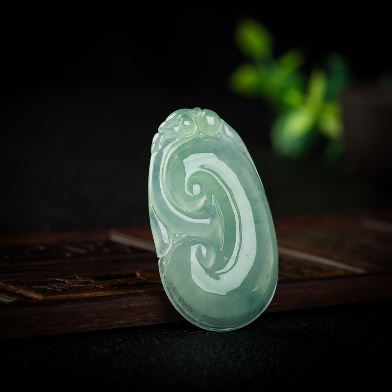 天然糯冰种浅绿翡翠如意吊坠-红掌柜