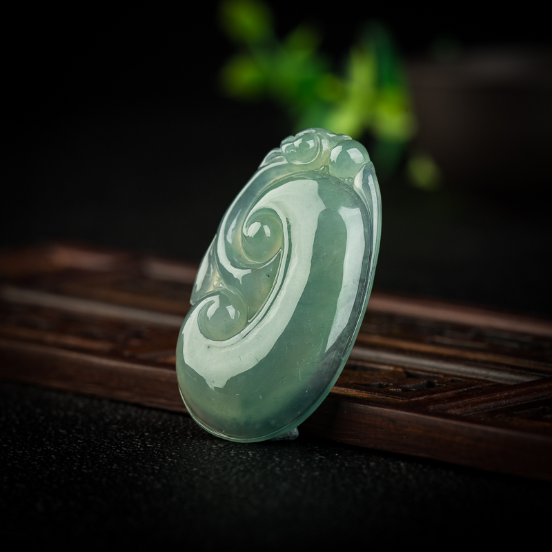 缅甸糯冰种浅绿翡翠如意吊坠-红掌柜
