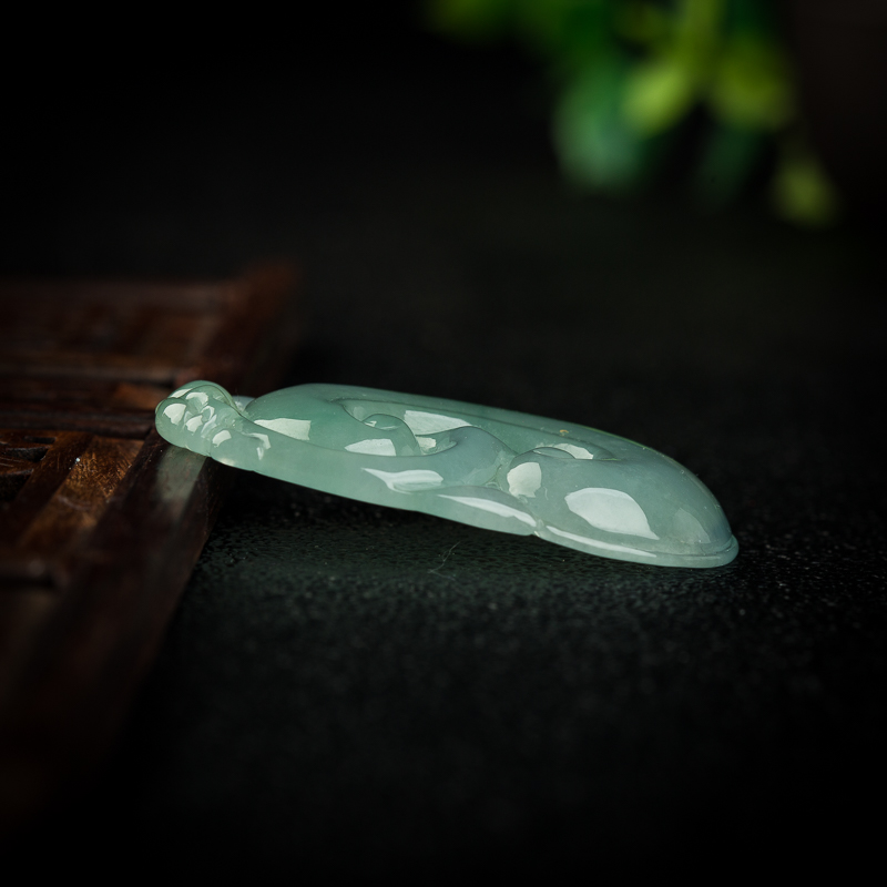 缅甸天然糯冰种翡翠如意吊坠-红掌柜