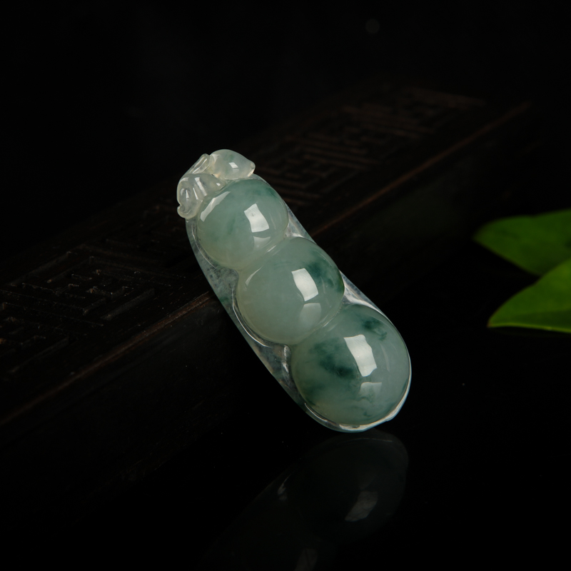 天然糯种飘花翡翠连中三元吊坠-红掌柜