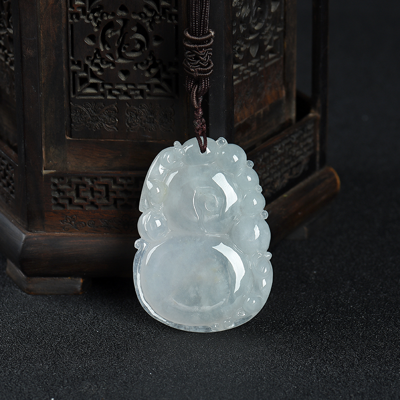 糯种白色翡翠吊坠-红掌柜