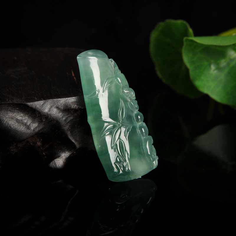 飘花翡翠节节高吊坠-红掌柜