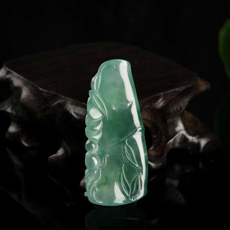 翡翠节节高吊坠-红掌柜