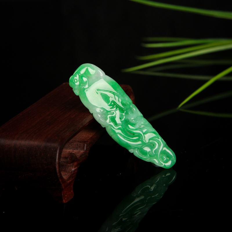 天然糯种飘翠翡翠人参吊坠-红掌柜