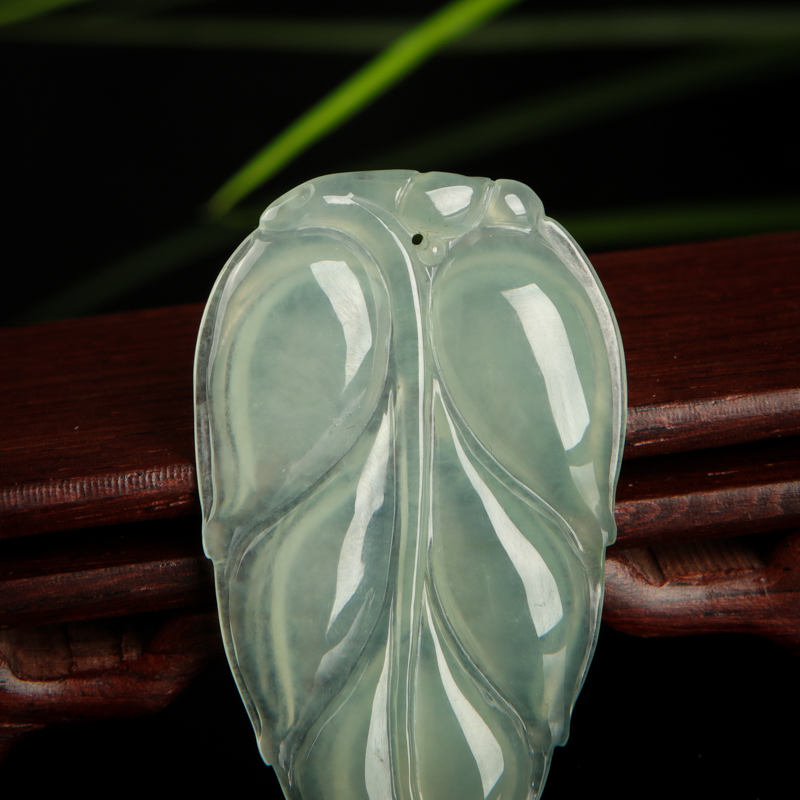 缅甸天然糯冰种浅绿翡翠吊坠-红掌柜