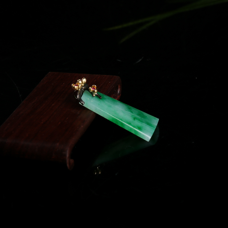 糯种飘翠翡翠无事牌吊坠-红掌柜