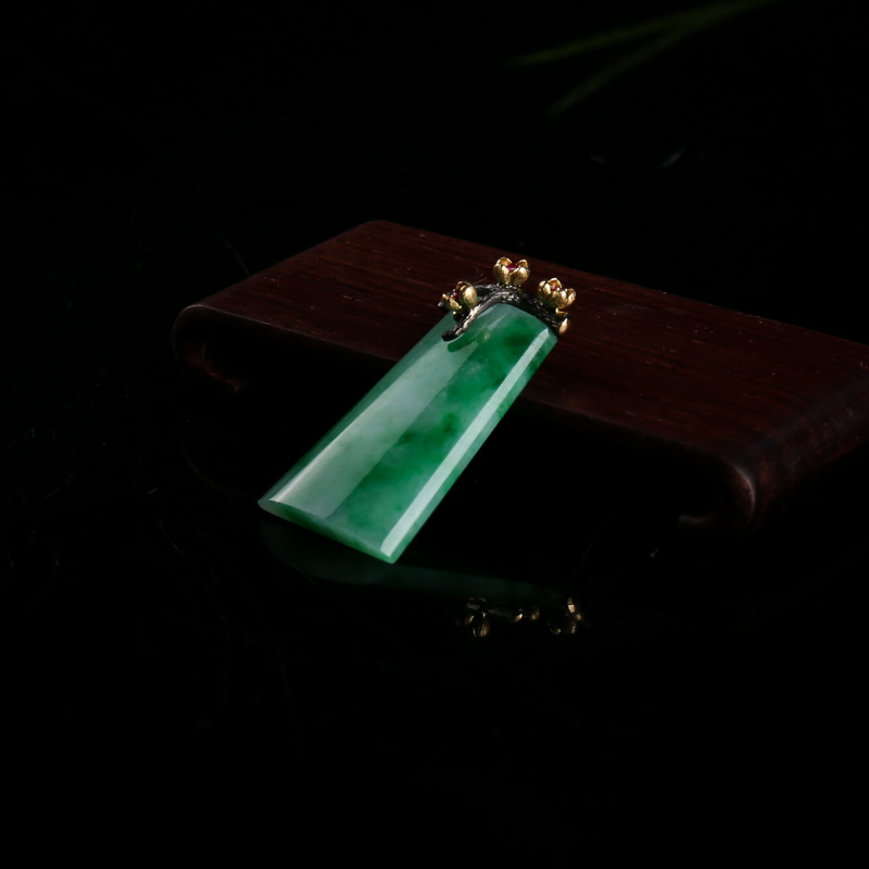 18K飘翠翡翠无事牌吊坠-红掌柜