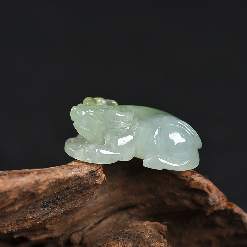 缅甸糯种翡翠丑牛吊坠-红掌柜