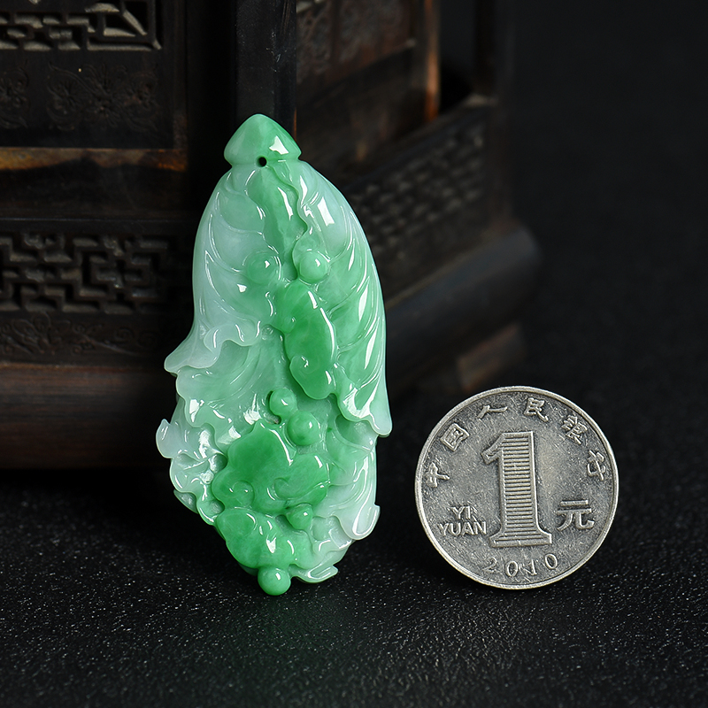 糯种飘翠翡翠吊坠-红掌柜