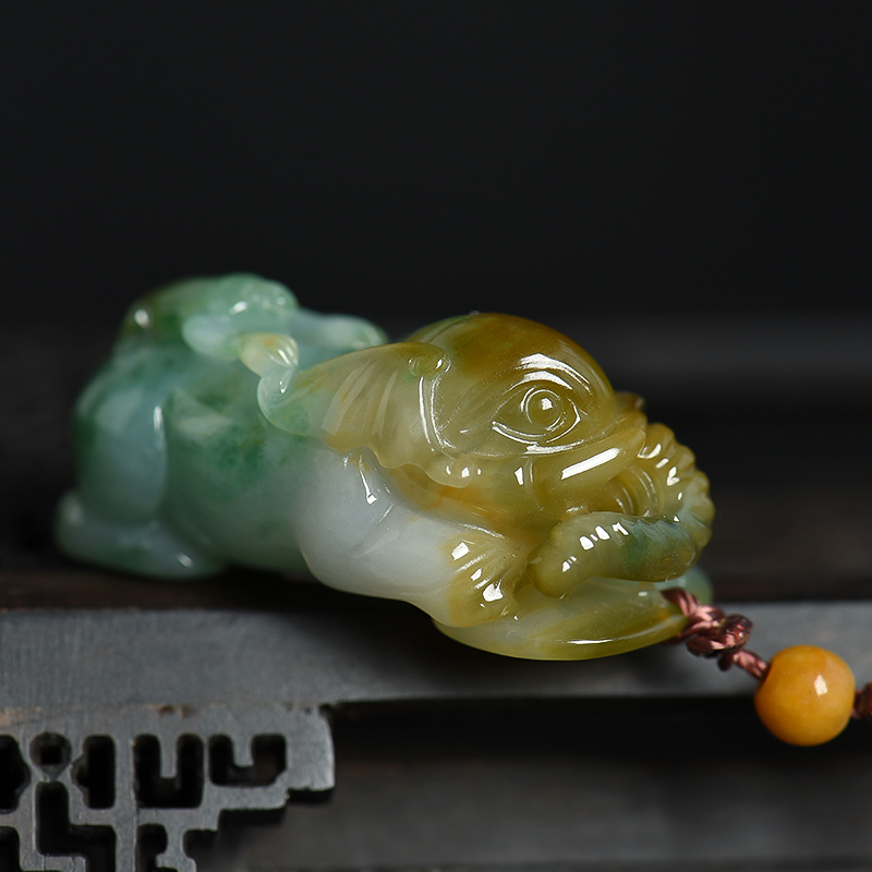 缅甸天然糯种俏色翡翠吊坠-红掌柜