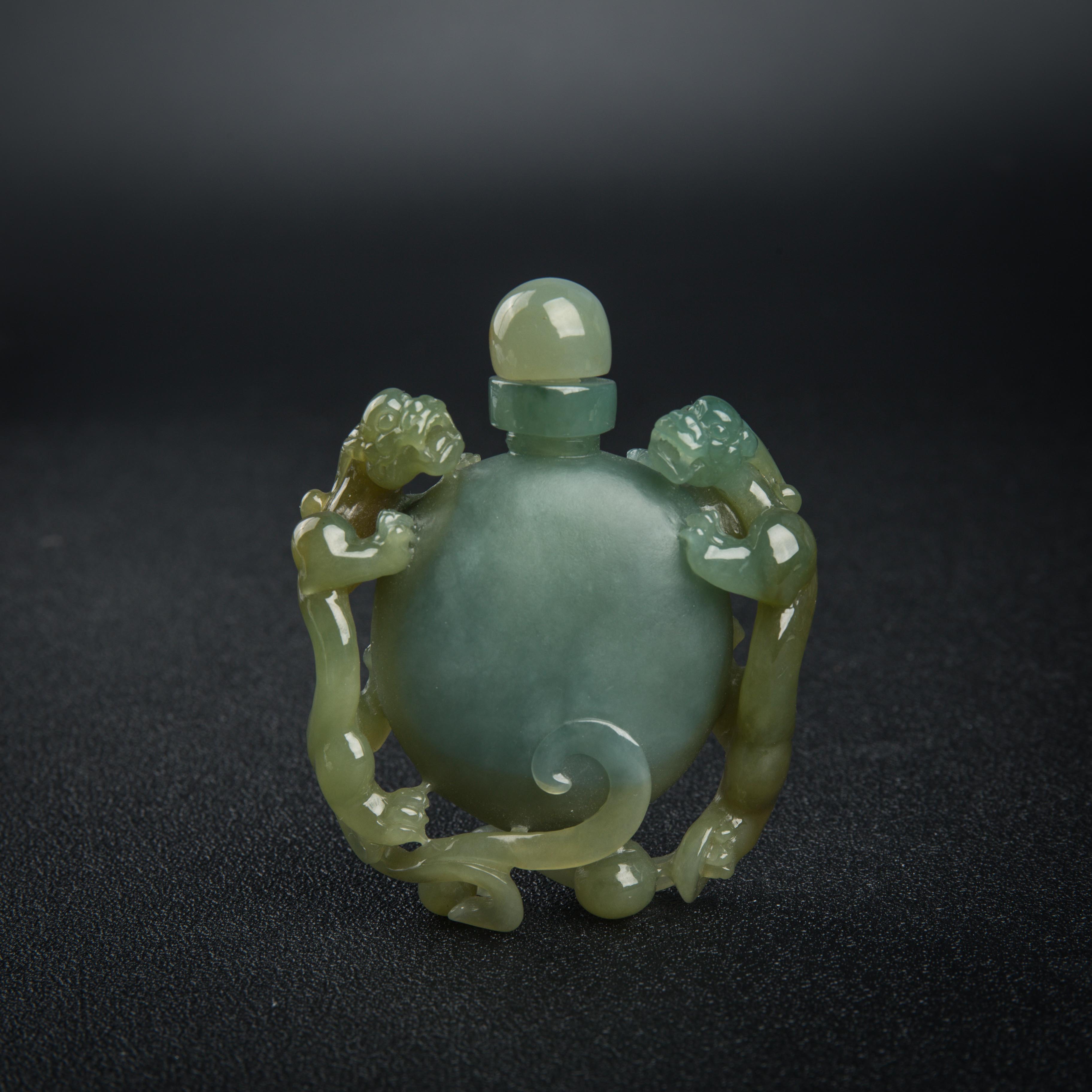 翡翠鼻烟壶-红掌柜