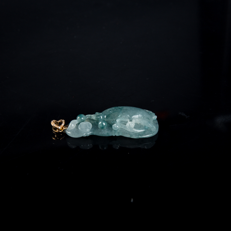 糯冰种飘花翡翠吊坠-红掌柜