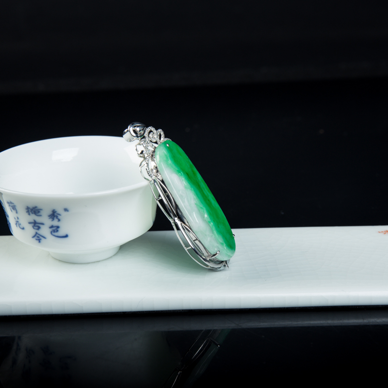 缅甸天然翡翠年年有余吊坠-红掌柜