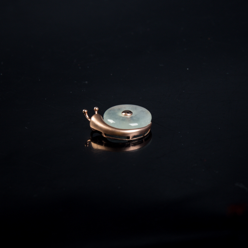 缅甸糯冰种翡翠蜗牛吊坠-红掌柜