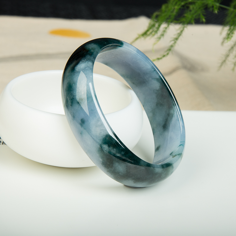 豆种春带彩翡翠手镯-红掌柜