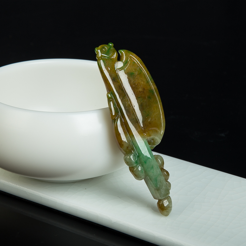 俏色翡翠开天辟地斧吊坠-红掌柜