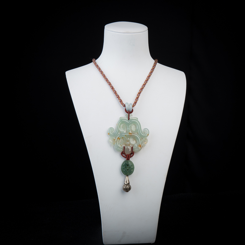 糯种俏色翡翠龙凤吊坠-红掌柜