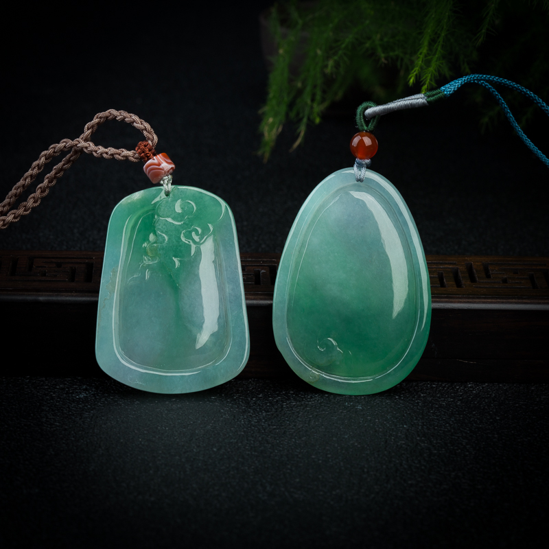 翡翠山水牌吊坠-红掌柜