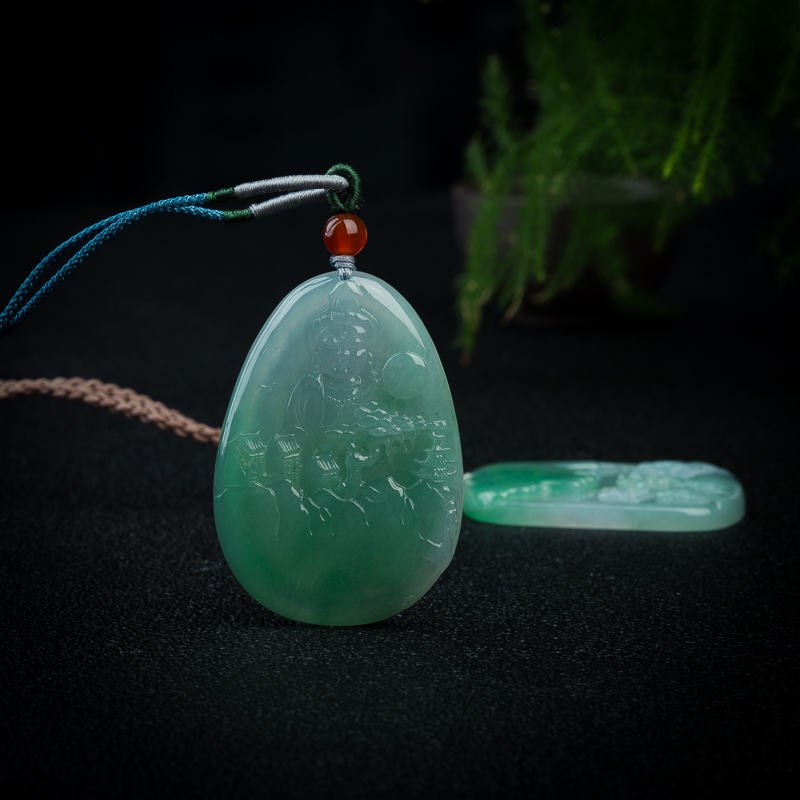 糯种豆绿翡翠吊坠-红掌柜