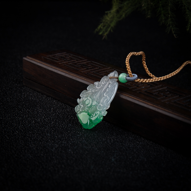 糯冰种翡翠白菜吊坠-红掌柜