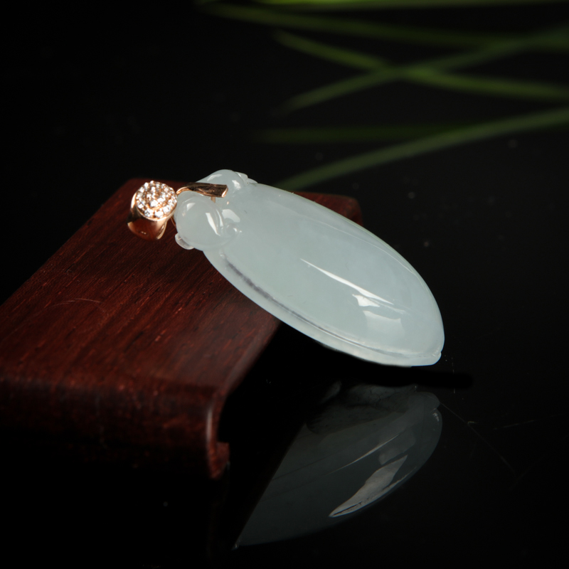 天然糯种白色翡翠寿桃吊坠-红掌柜