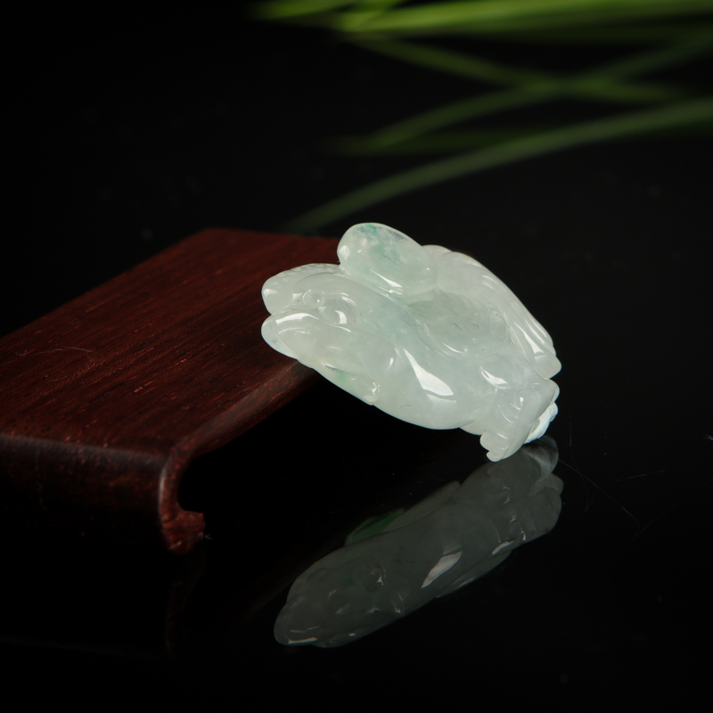 飘翠翡翠金鸡独立吊坠-红掌柜