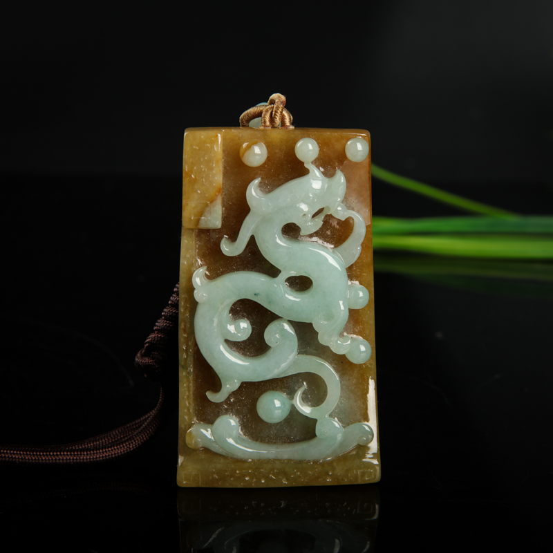 糯种俏色翡翠仿古龙吊坠-红掌柜