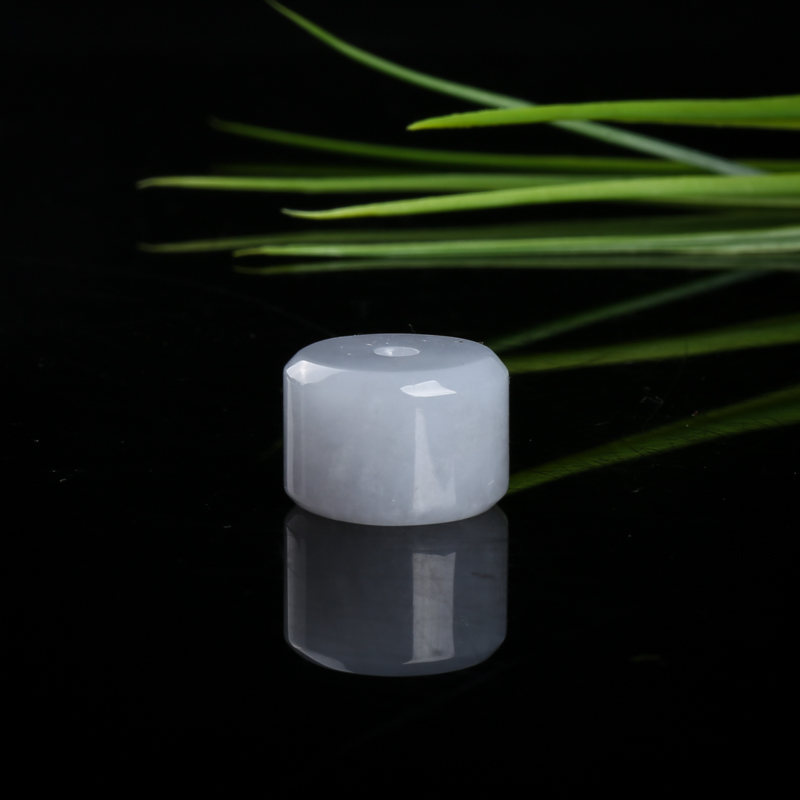 天然白色翡翠路路通吊坠-红掌柜