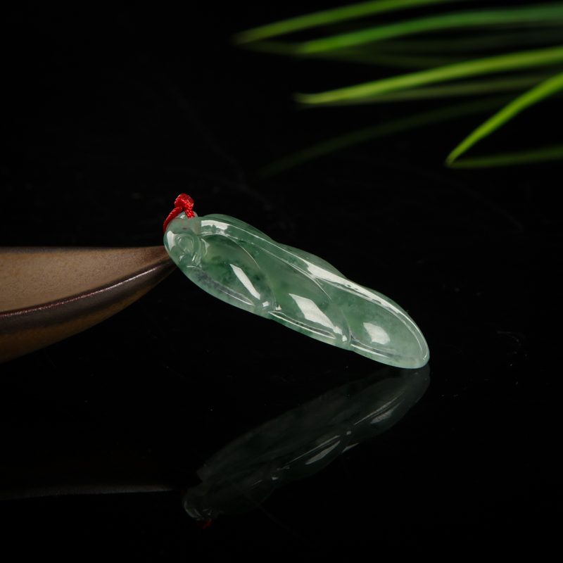 糯冰种飘花翡翠吊坠-红掌柜