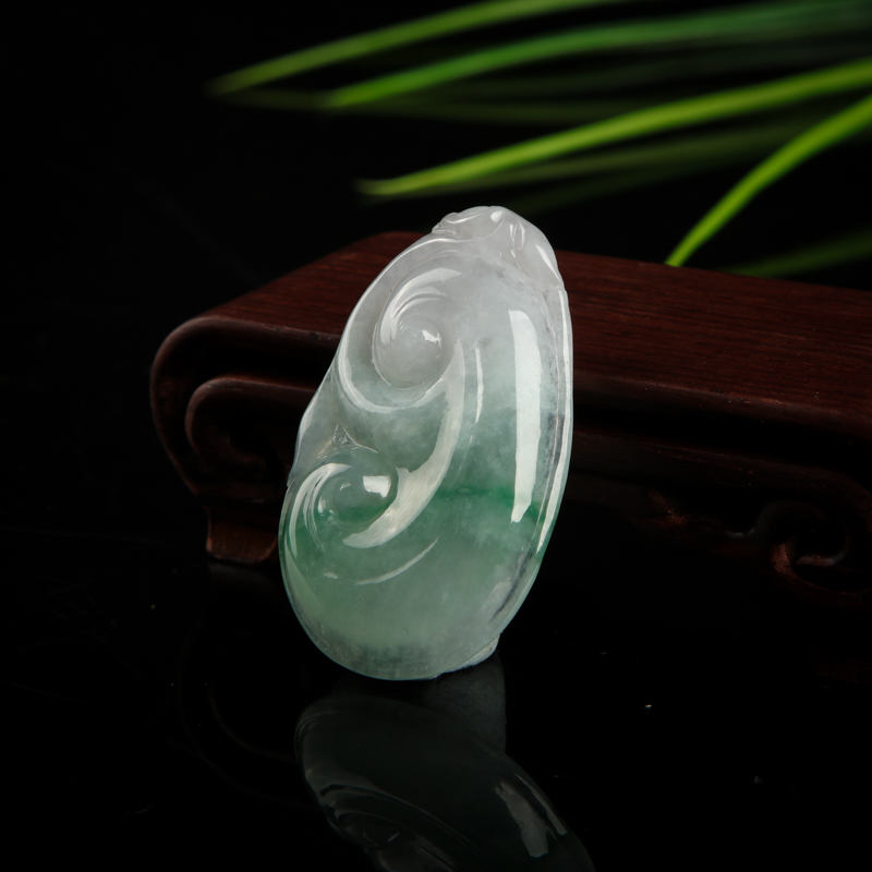 天然飘翠翡翠如意吊坠-红掌柜