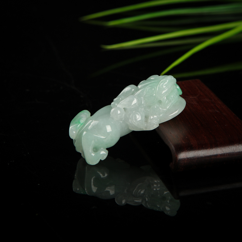 天然豆种飘翠翡翠貔貅吊坠-红掌柜