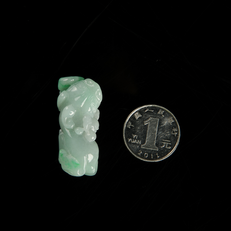 豆种飘翠翡翠吊坠-红掌柜